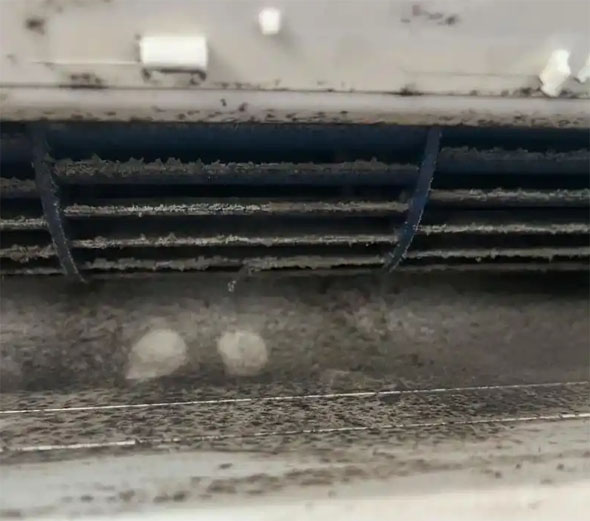 磴口空调吹的风有股烧焦味是怎么回事